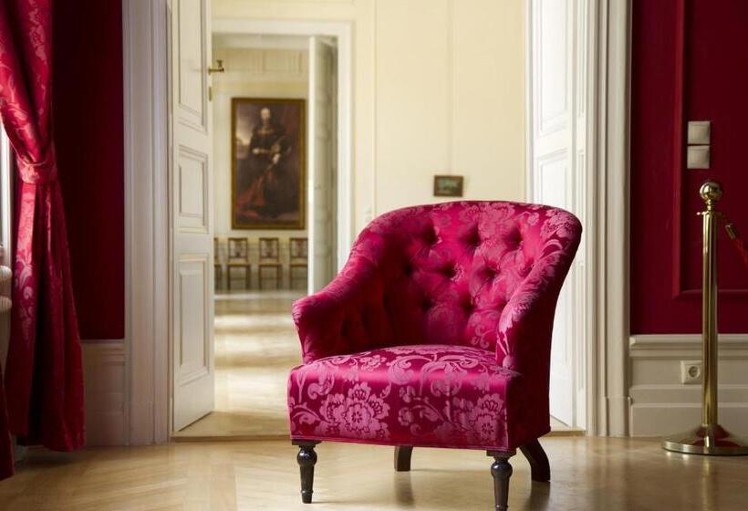 Károlyi Kastély Hotel & Restaurant