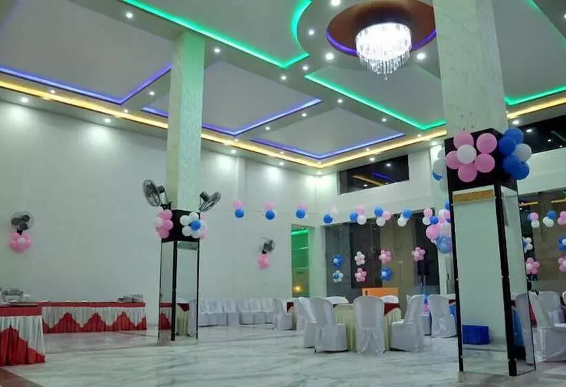 ホテル Neelam Palace