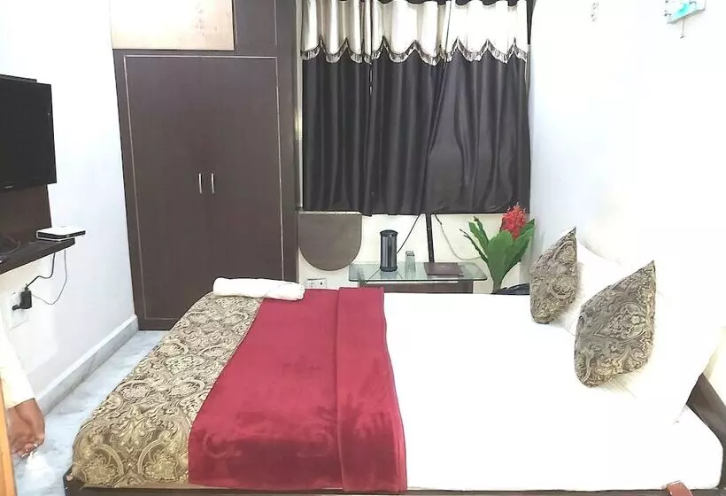 ホテル Neelam Palace