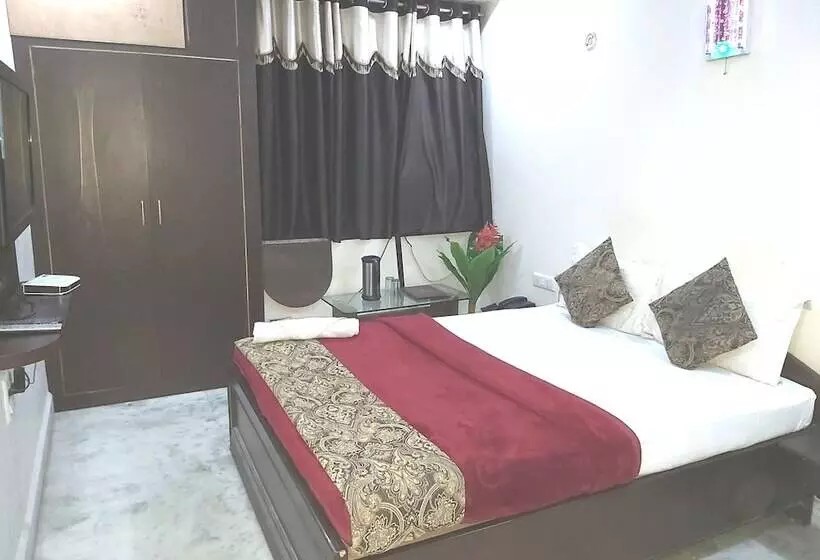 ホテル Neelam Palace