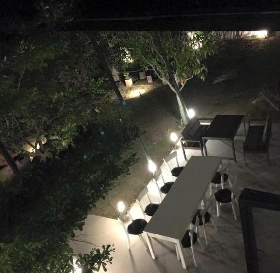 酒店 Twelve Oclock Resort