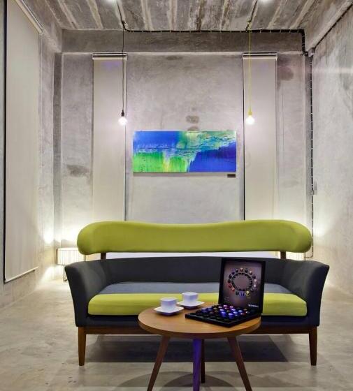 酒店 Twelve Oclock Resort