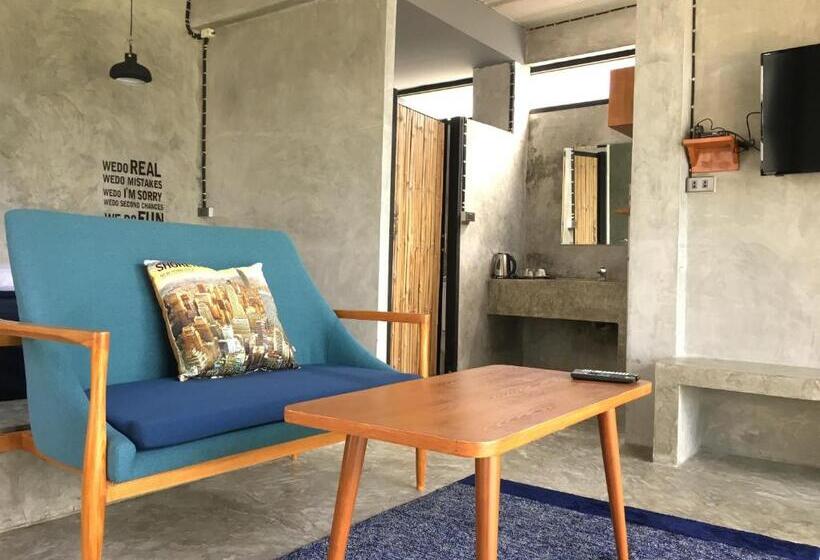 酒店 Twelve Oclock Resort