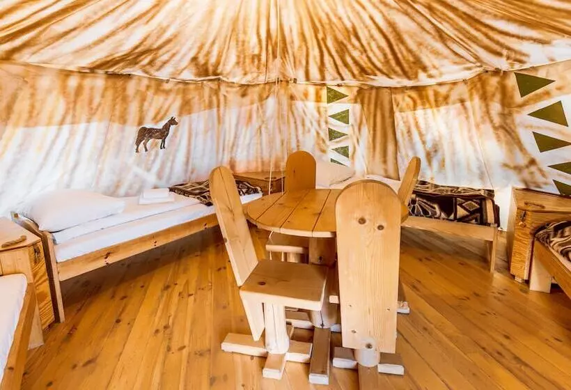 Hotelli Western Camp Resort