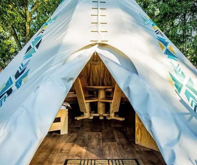 Hotelli Western Camp Resort