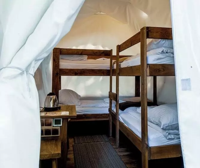 Hotelli Western Camp Resort