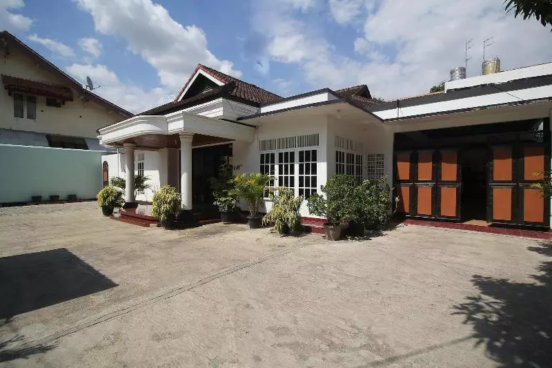 Hotelli Wisma Zahra By Oyo Rooms