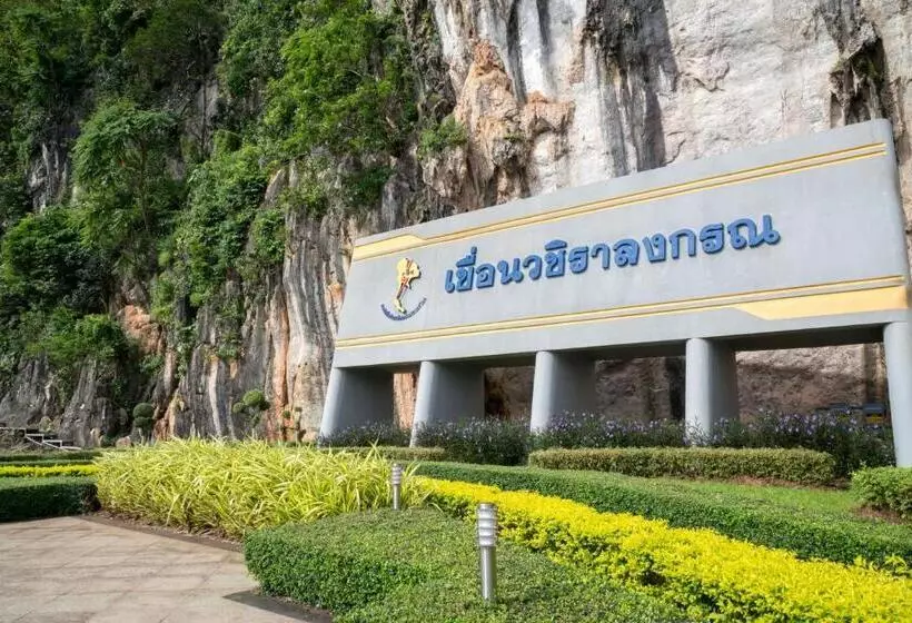 Majatalo Thongphaphum River