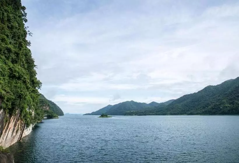 Majatalo Thongphaphum River