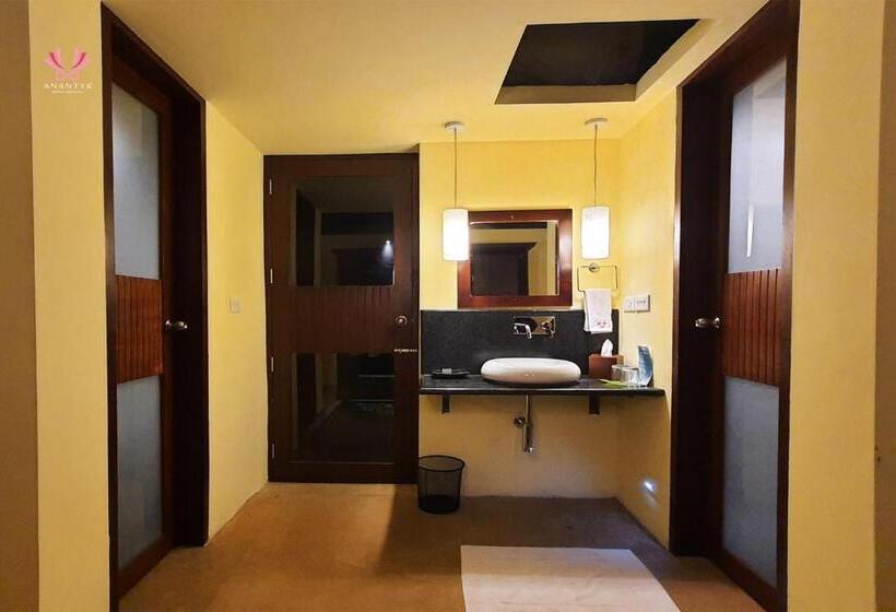 Hotel Anantya By The Lake