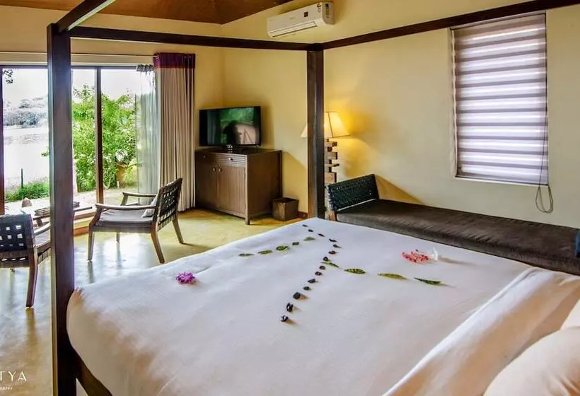 Hotelli Anantya By The Lake