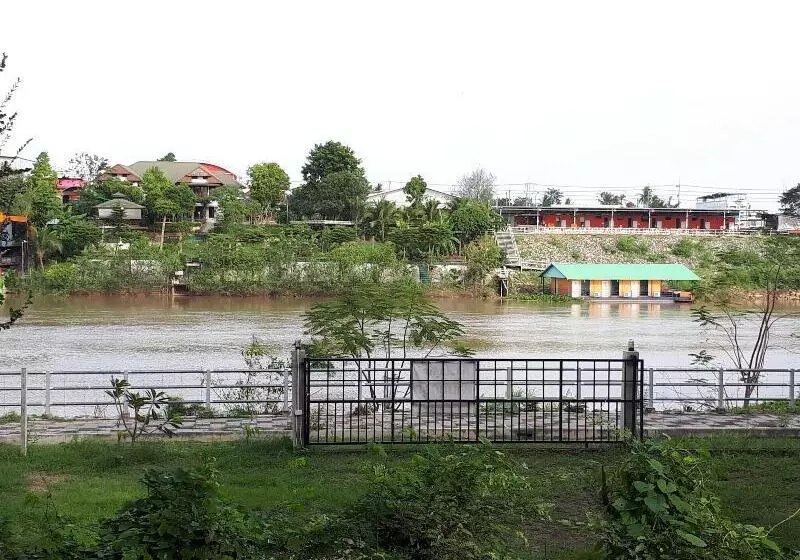 ホテル Baan Rimnam Resort