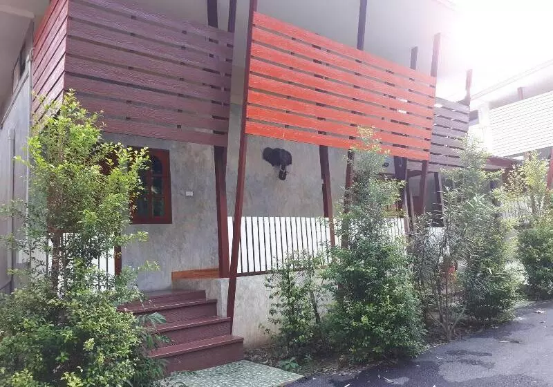 ホテル Baan Rimnam Resort