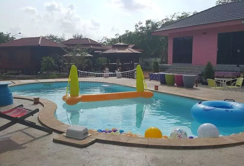 ホテル Baanpoonana