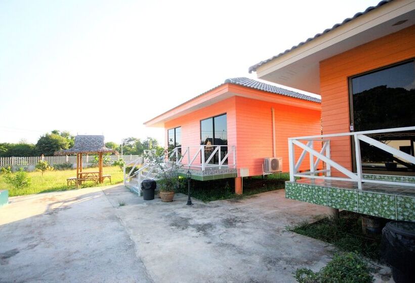 בית מלון כפרי Baanpoonana