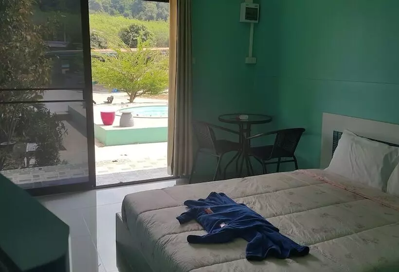 ホテル Baanpoonana