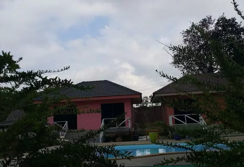 ホテル Baanpoonana