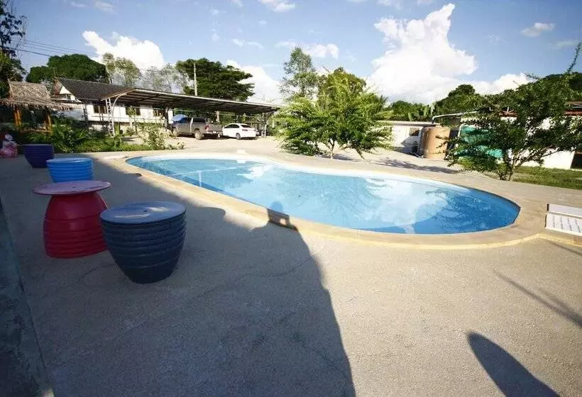 ホテル Baanpoonana