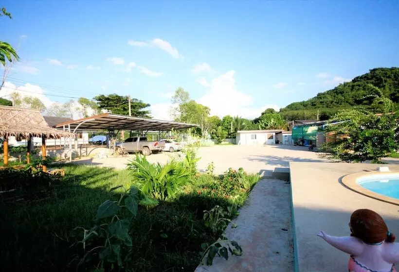 ホテル Baanpoonana