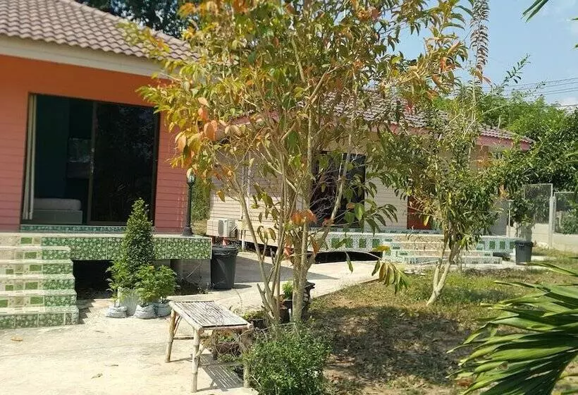 ホテル Baanpoonana