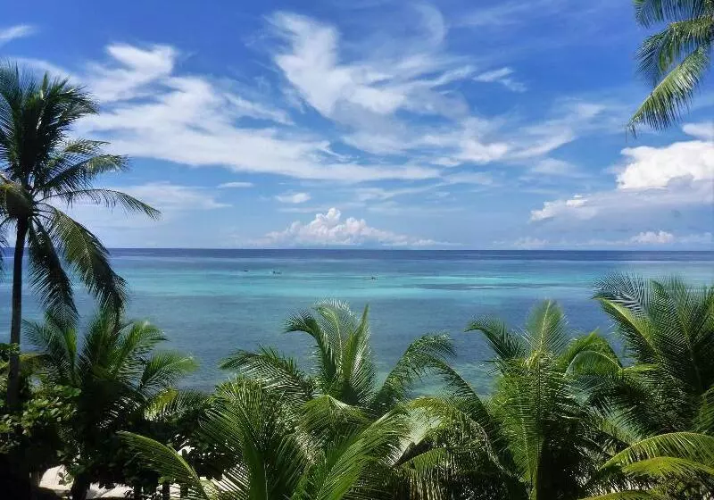 Hotell Island View Beachfront Resort