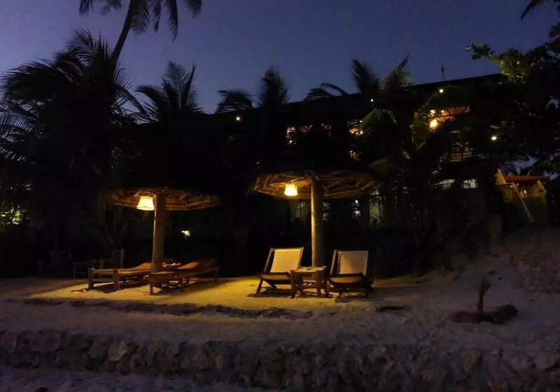Hotell Island View Beachfront Resort