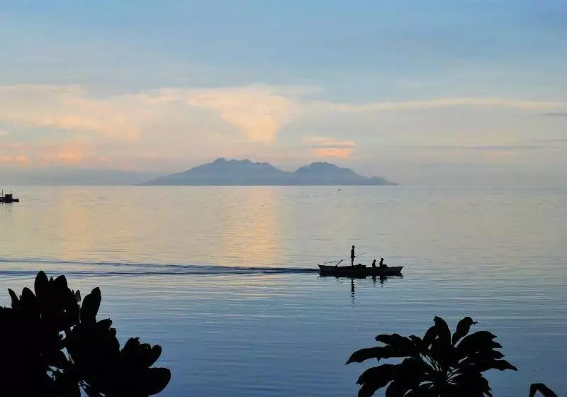 Hotell Island View Beachfront Resort