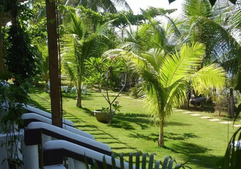 Hotell Island View Beachfront Resort