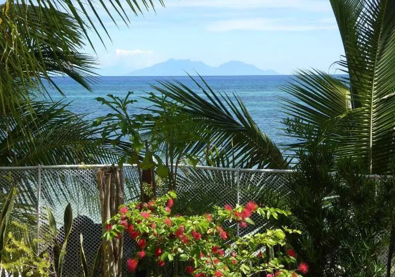 Hotell Island View Beachfront Resort