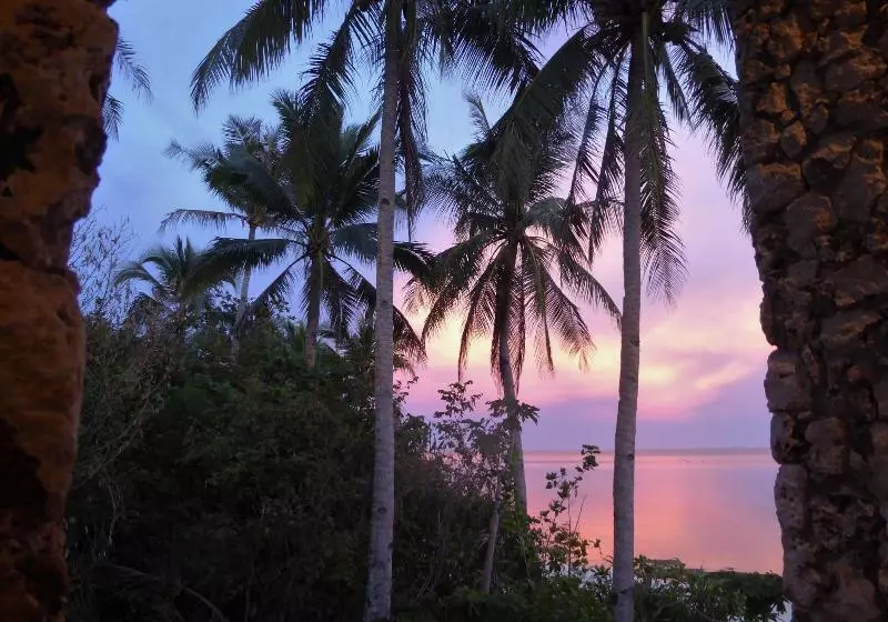 Hotell Island View Beachfront Resort