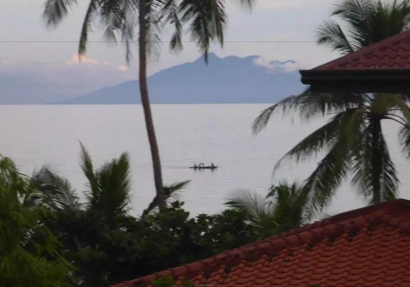 Hotell Island View Beachfront Resort