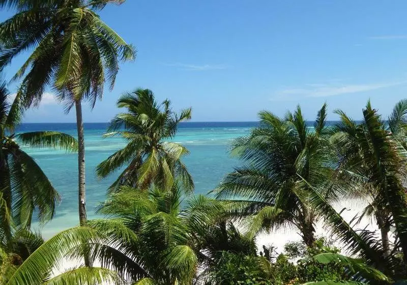 Hotell Island View Beachfront Resort