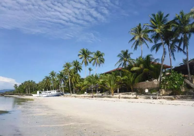 Hotell Island View Beachfront Resort