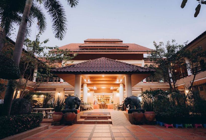 호텔 Juntra Resort And