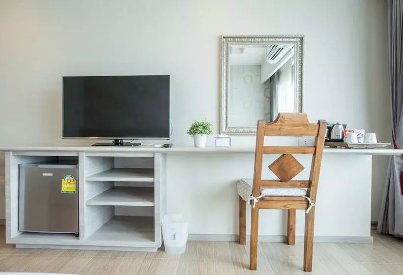 ホテル Juntra Resort And