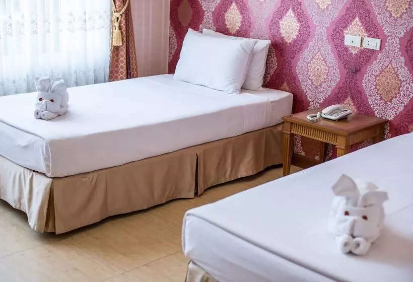 ホテル Juntra Resort And