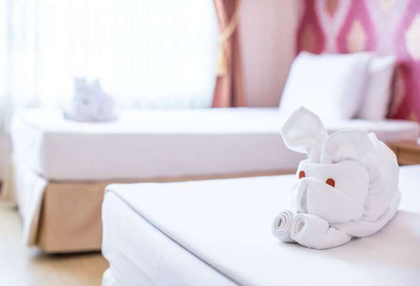 호텔 Juntra Resort And