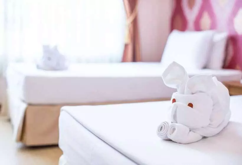 ホテル Juntra Resort And