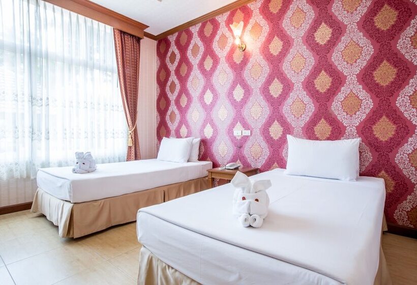 호텔 Juntra Resort And