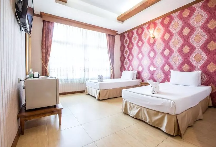 ホテル Juntra Resort And