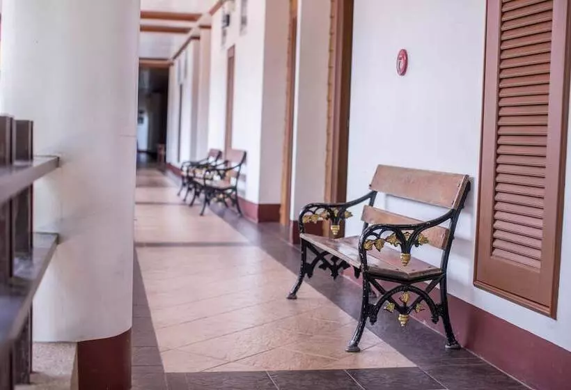 ホテル Juntra Resort And