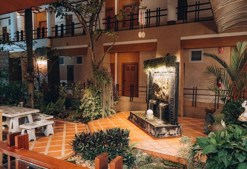 호텔 Juntra Resort And