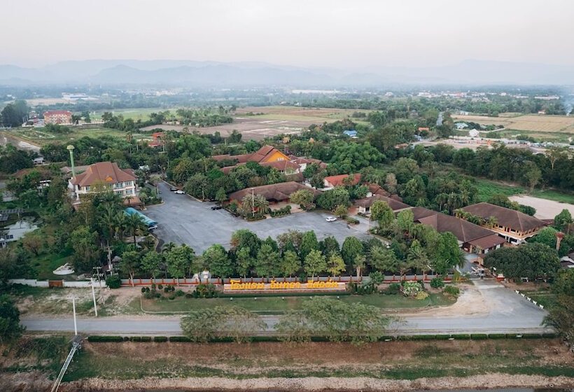 호텔 Juntra Resort And