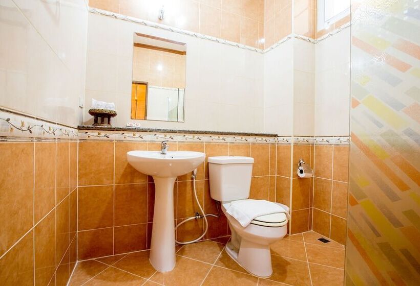 호텔 Juntra Resort And