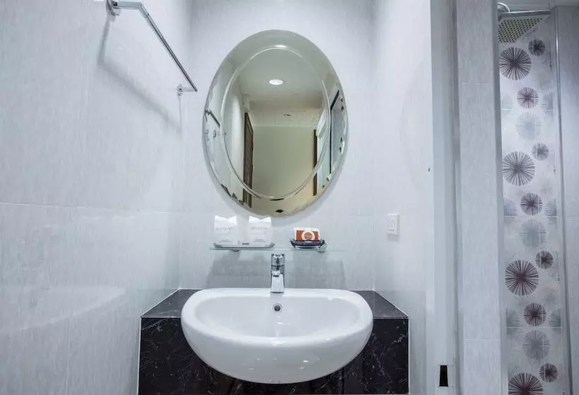 ホテル Juntra Resort And