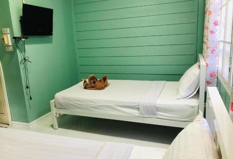 호텔 Parichart Place