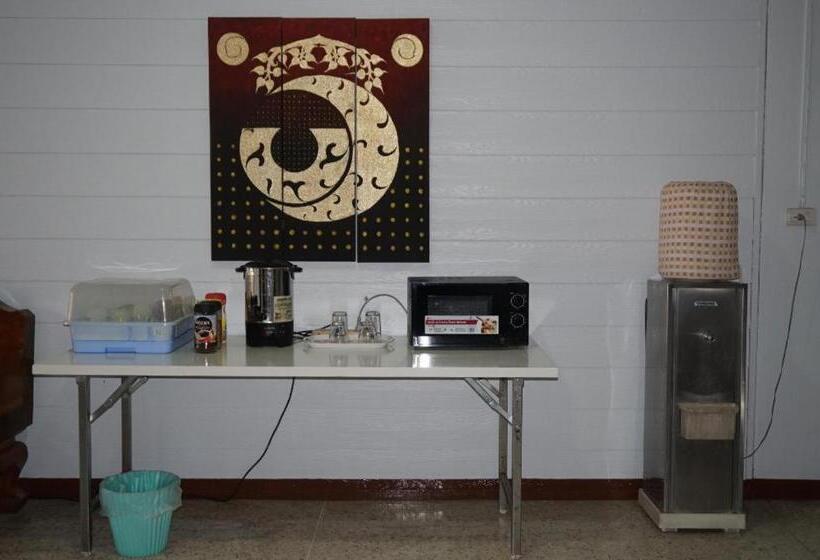 호텔 Parichart Place