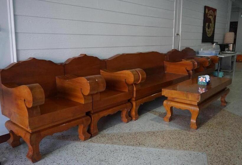 호텔 Parichart Place