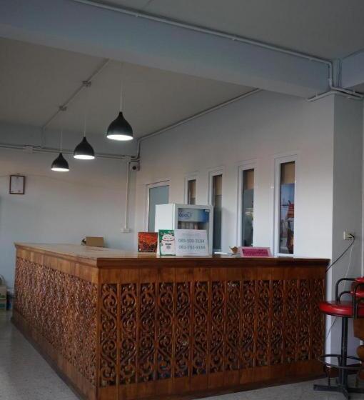 호텔 Parichart Place