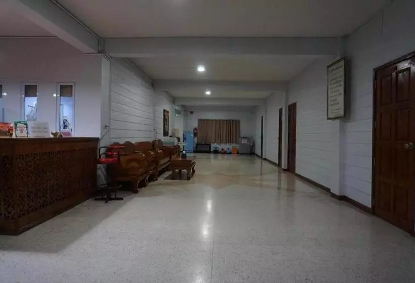 ホテル Parichart Place